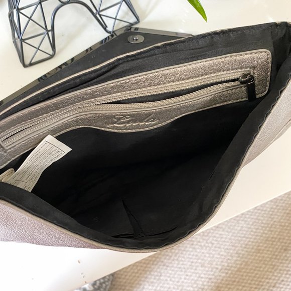 Silver Pouch with Chain - Picture 6 of 6